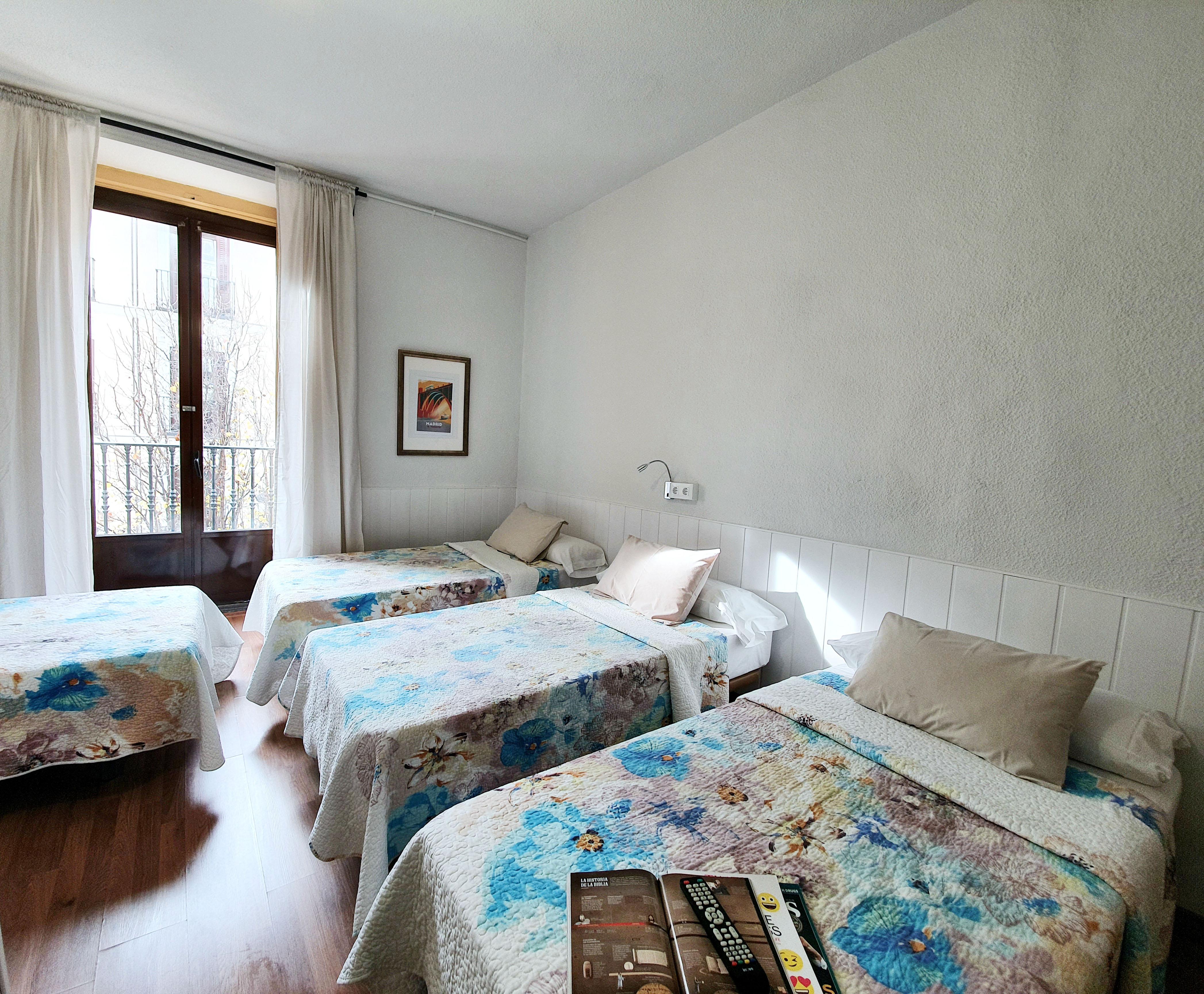 Hostal Alicante Мадрид Екстериор снимка